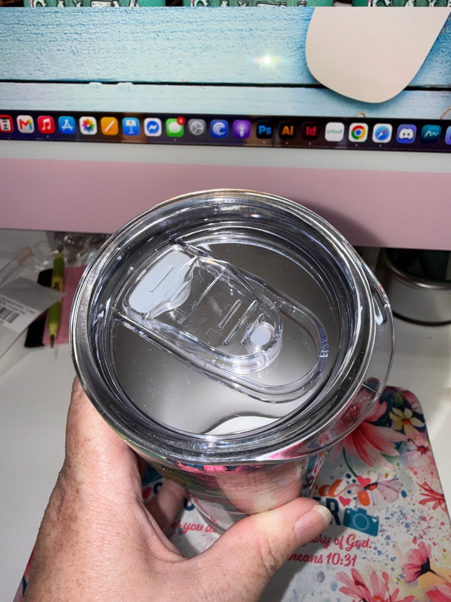 20 oz Good Times Sunshine Tumbler - lid detail showing straw opening and flip-up lock