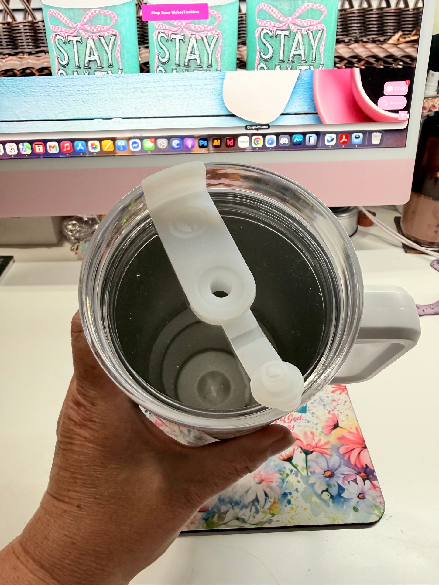 top view of screw on lid